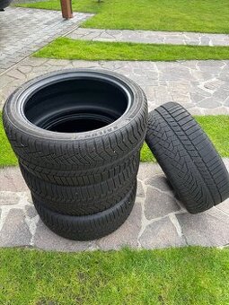 Zimní pneu 245/40/18
