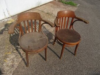 Nabízím stará polokřesla Thonet . Na renovaci. Jen co je a f