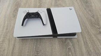 Prodám PlayStation 5 Pro, 2TB, bílá