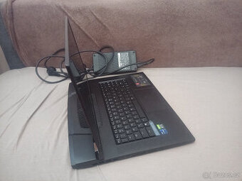 MSI Titan GT77 12UHS na dily