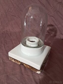 Retro nástěnná lampa.
