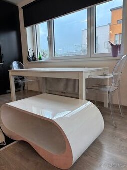 Jídelní rozkládací stůl + televizní stolek