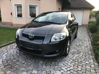 Toyota Auris 1,6 VVT-i 91 KW Sol Plný servis