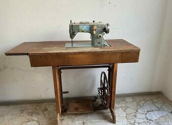 Šicí stroj Lada s elektrickým pohonem