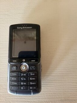 SONY ERICSSON- STARÝ MOBILNÍ TELEFON