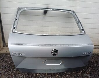 Zadní páté 5-té dveře Škoda Rapid víko kufru