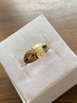 Zlatý dámský prsten