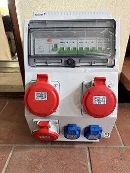 Zásuvková skříň FAMATEL 3x400V 2x230V