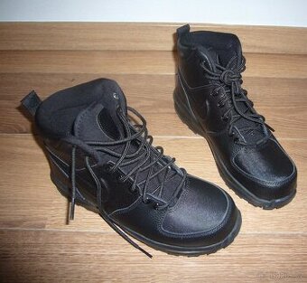 kotníkové boty nike manoaltr gs vel 37,5