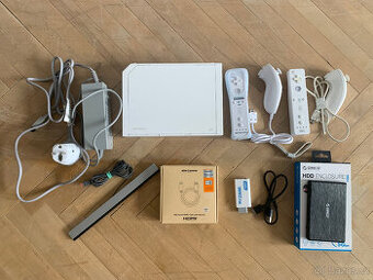 Nintendo Wii - 2 ovladače - 300G HDD - (prodej sbírky)