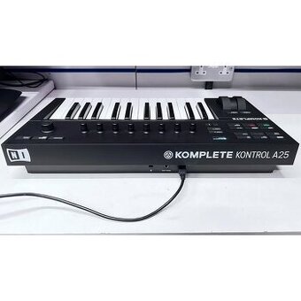 Komplete Kontrol a25 top stav