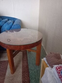 Konferencni stolek ručni prace, vyrezavany. - 1