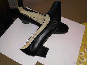 Zcela nové kožené černé lodičky vel 39 - antistress proveden