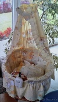 proutěný koš pro miminko