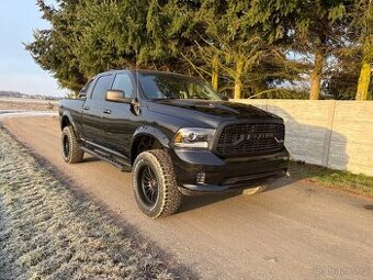 Dodge Ram 1500 Classic 5.7Hemi 2019 verze MONSTER