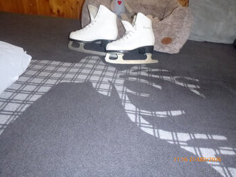 Prodám dětské krasobruslařské brusle