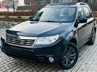 Subaru Forester 2.0i 4x4 AUTOMAT 1.MAJITEL TAŽNÉ SERVISKA