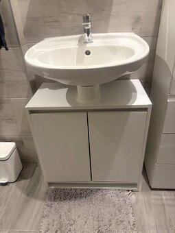 Koupelnová skříňka s umyvadlem