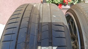 235 35 19 Pirelli pzero kusovka