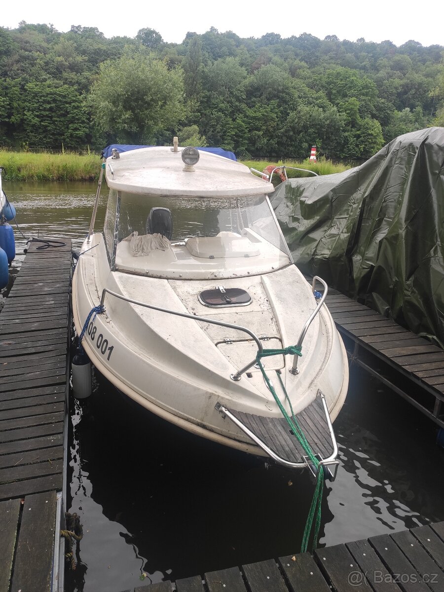 kajutová motorová laminátová loď Bluestar Ventura - 2