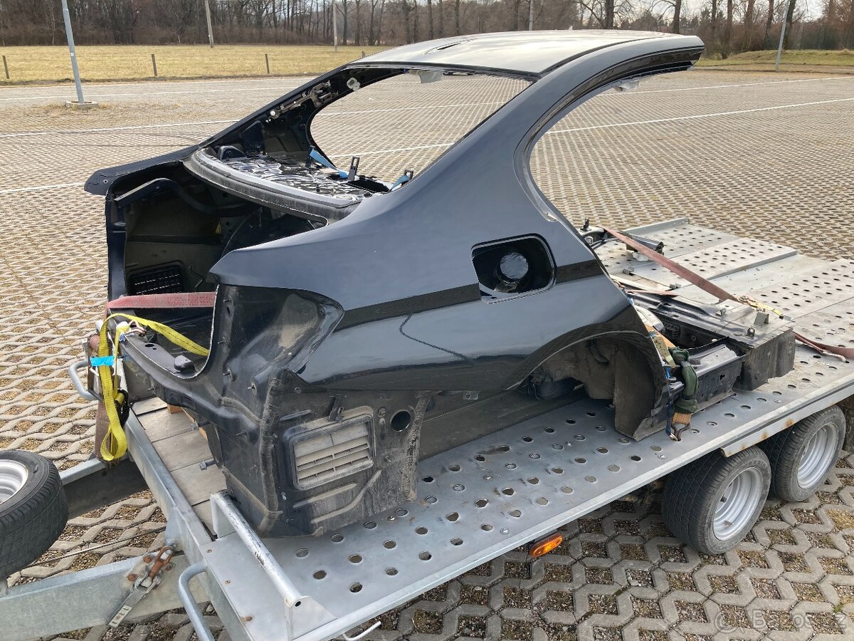 Zadni cast BMW F30 ctvrtka/bocnice+pravy prah s B sloupkem - 2