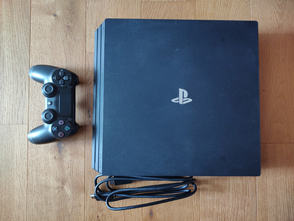 Playstation 4 Pro, 1TB, ovladač, hra zdarma, umi JB - 2