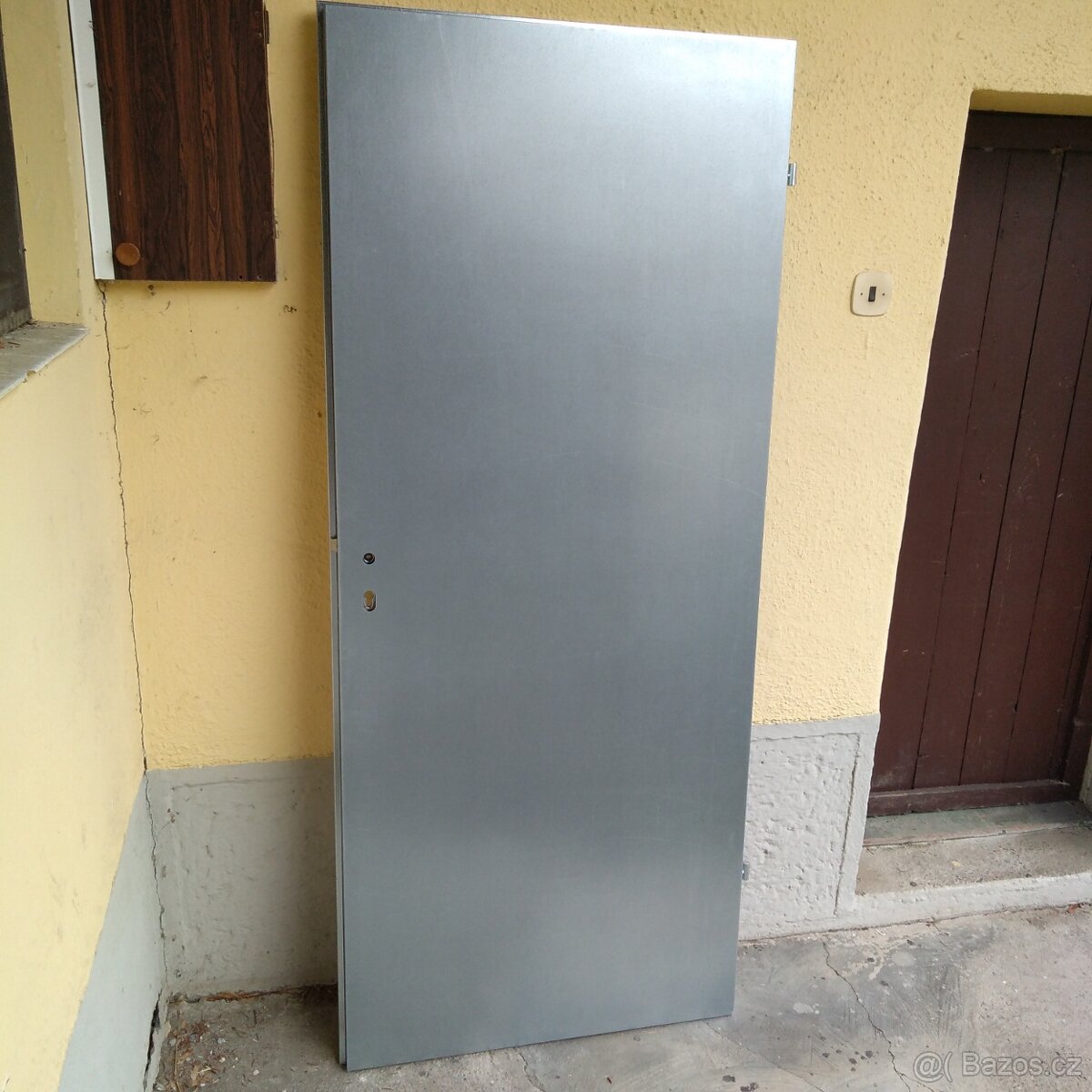 Prodám plechové dveře 80cm se zárubní (vše pozink) - 2