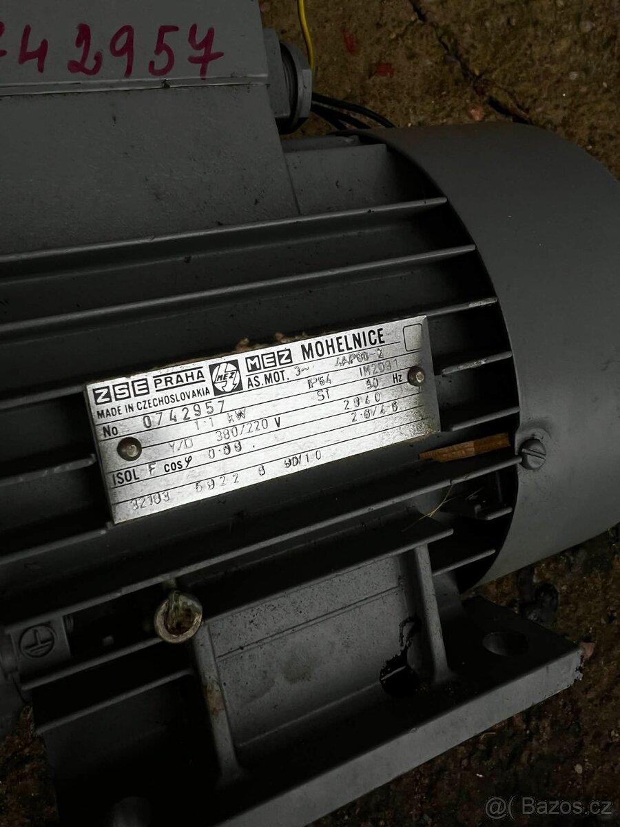 Elektromotor MEZ Mohelnice 3f mot. 1,1kW s přírubou - 2