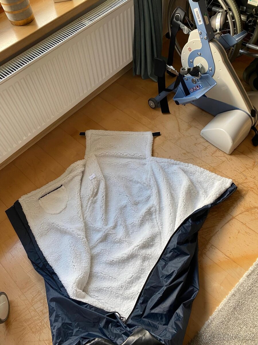 Zimní pytel s kožíškem na invalidní vozíky - 2