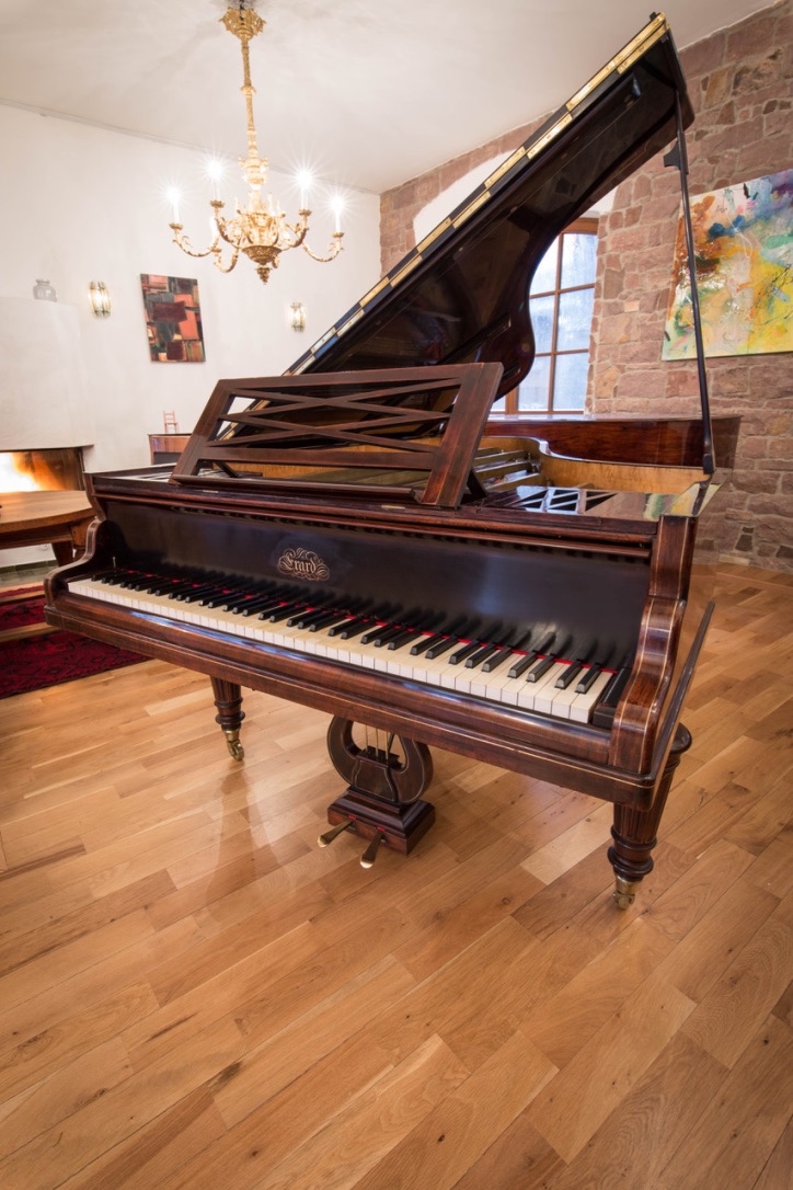 Historický klavír Erard rok výroby 1875 - 2