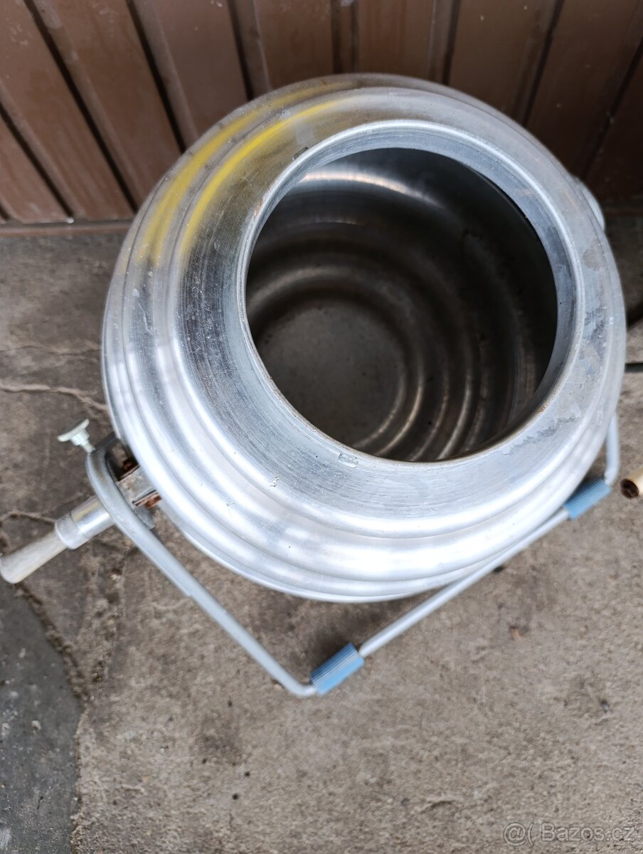Stará ruční hliníková pračka - 2