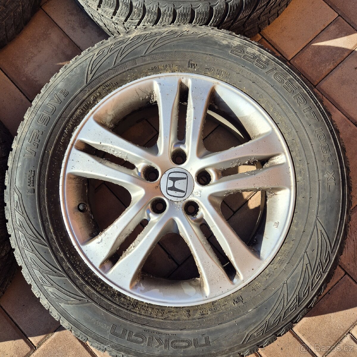 Prodám zimní gumy + disky HONDA pro CR-V - 2