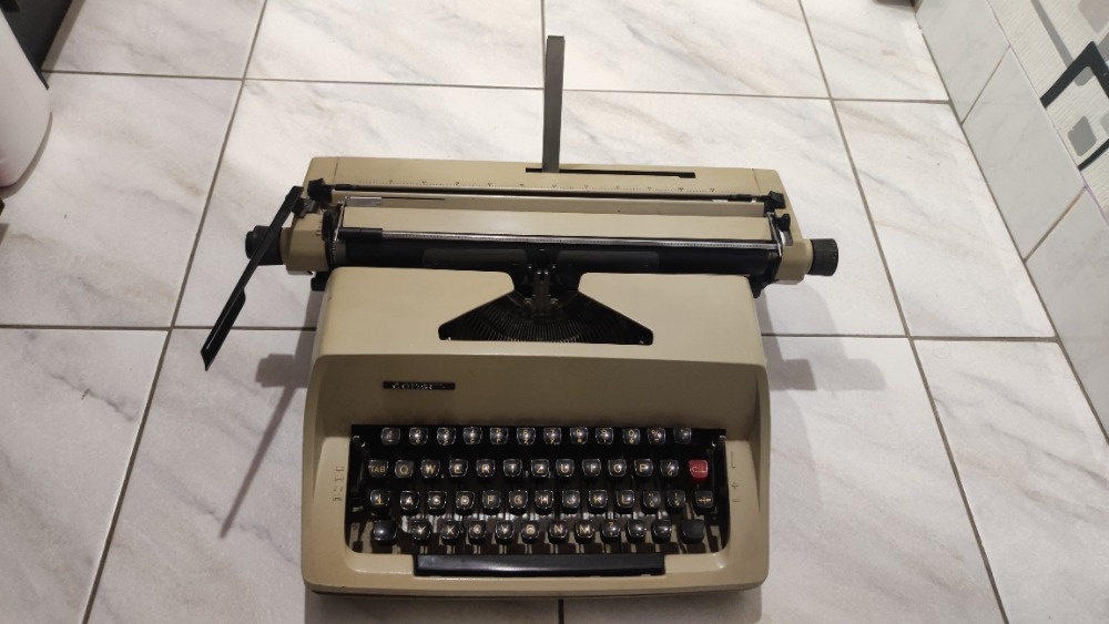 Psací stroj Consul 2224 r.v.1975 - 2