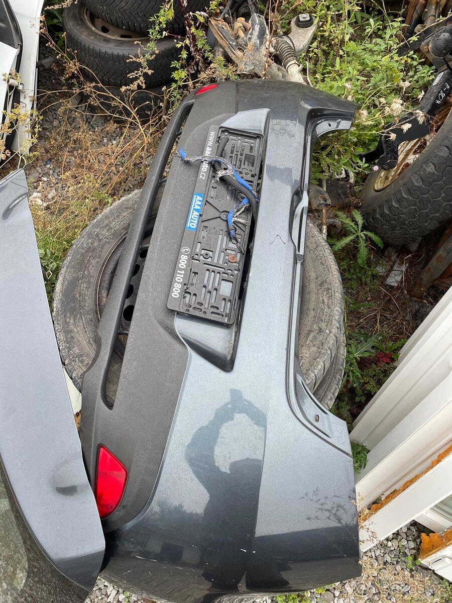Mazda 2 páté dveře a zadní nárazník - 2