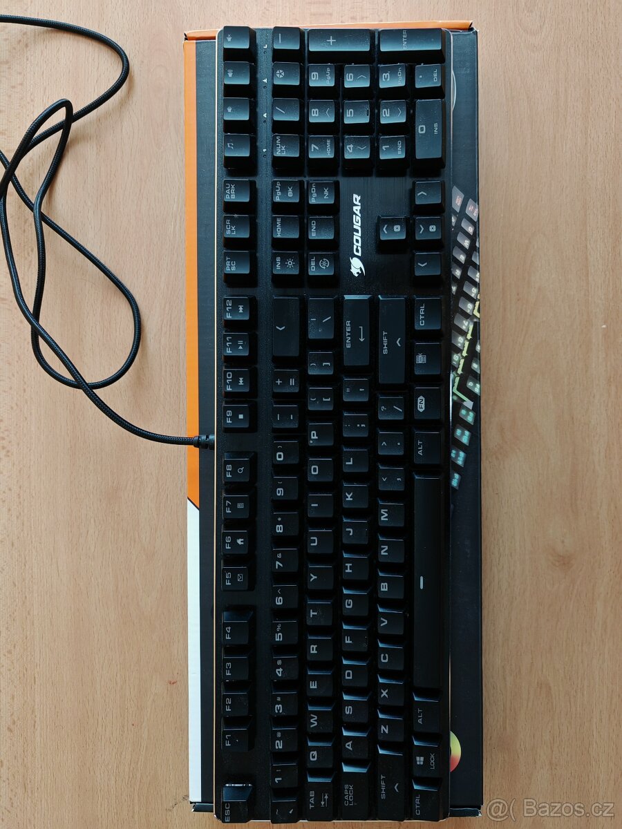 Cougar klávesnice - 2