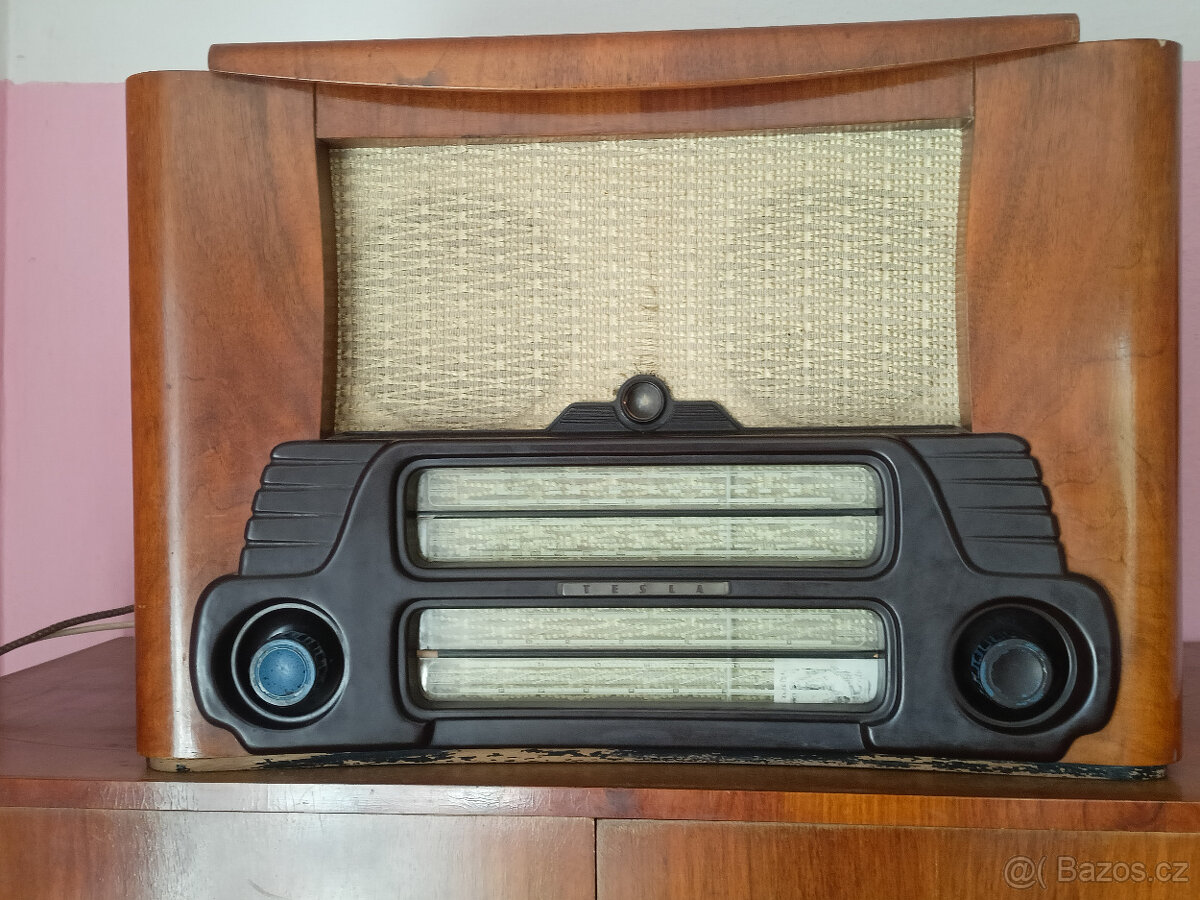 Radiopřijímač s gramofonem - 2