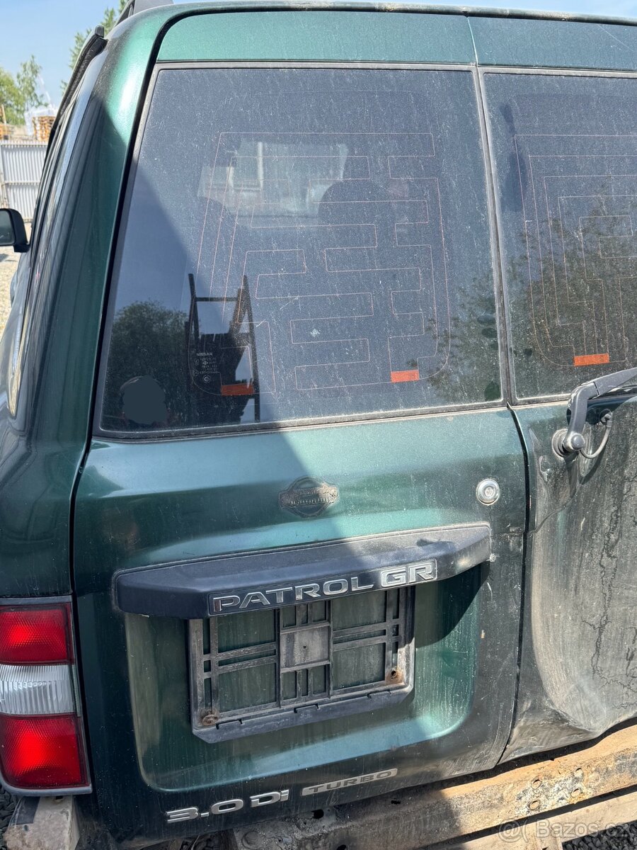 Dveře / víko kufru / kufrové dveře + okno Nissan Patrol Y61