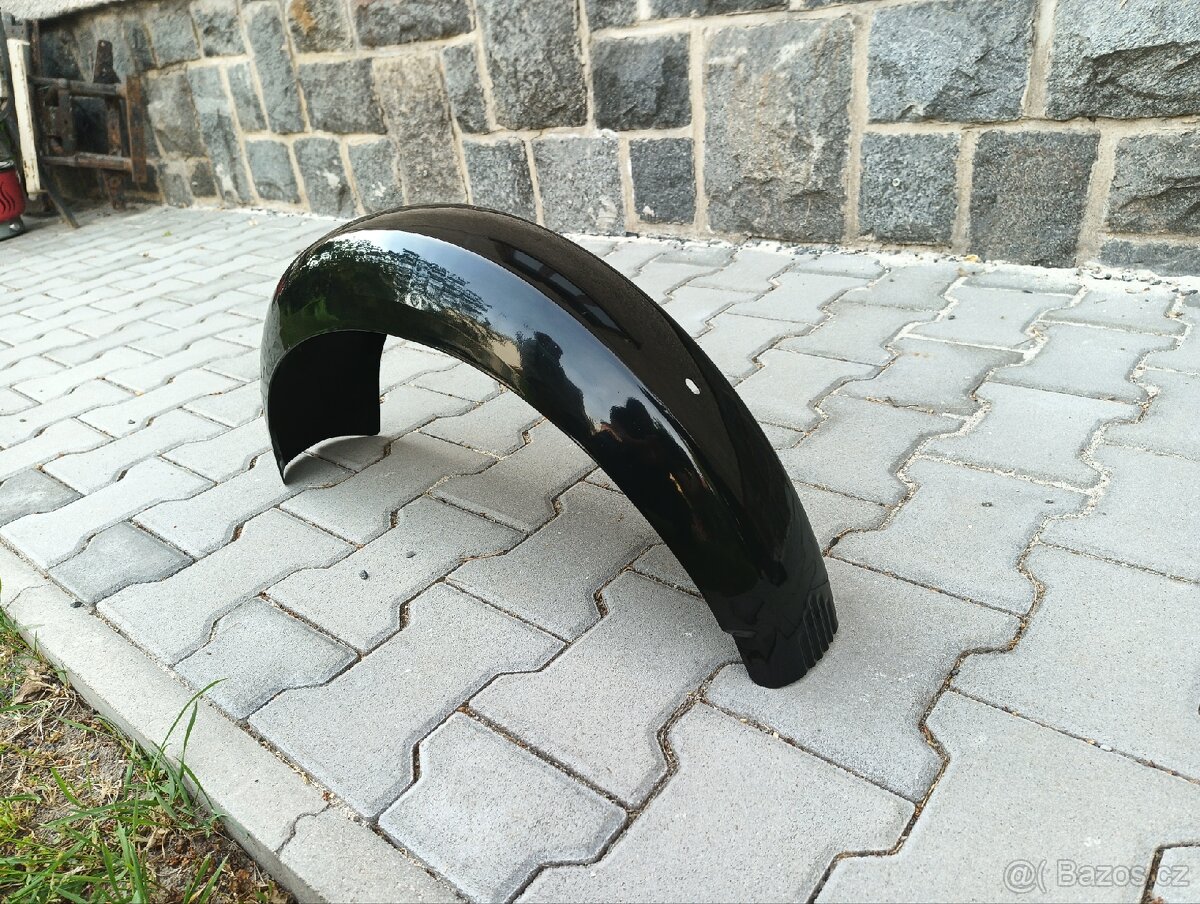 Zadní blatník ETZ 150,251 - 2