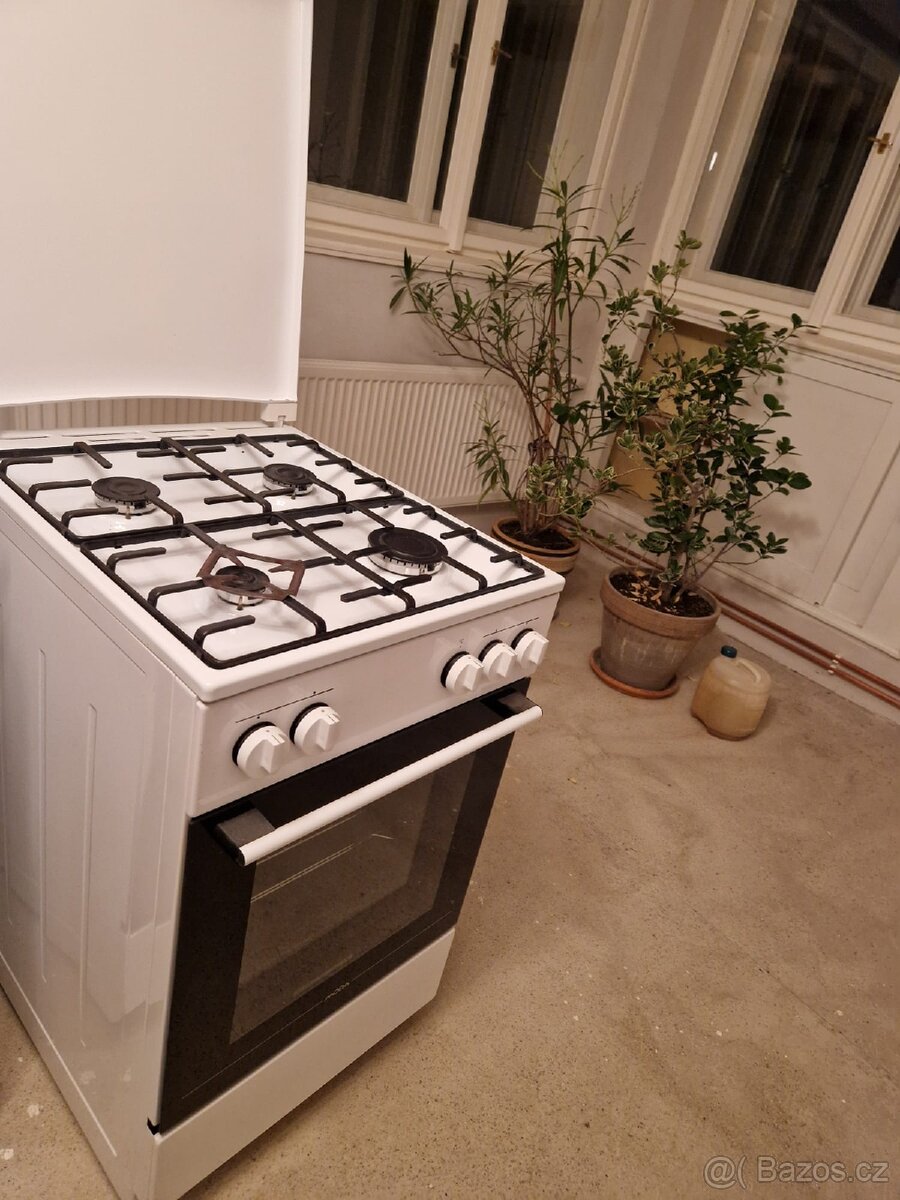 Plynový sporák Mora P 161 AW – rok používaný - 2