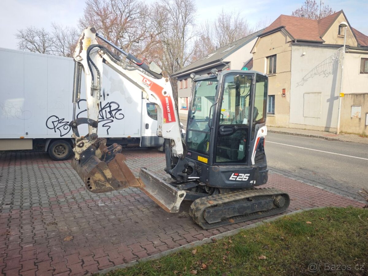Pásový minibagr Bobcat E26 - 2
