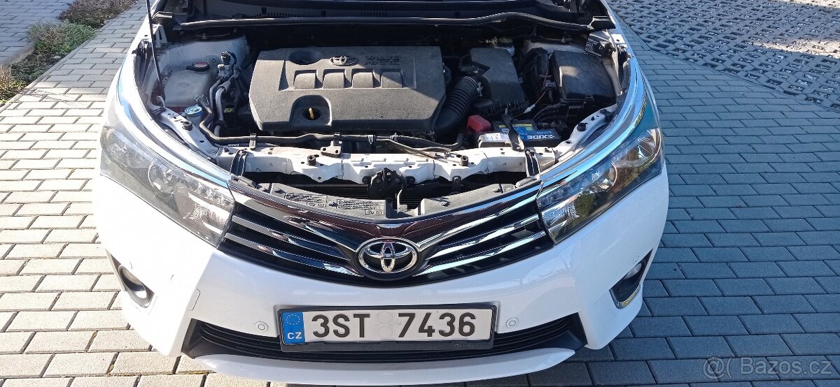 Toyota Corolla sedan - 2