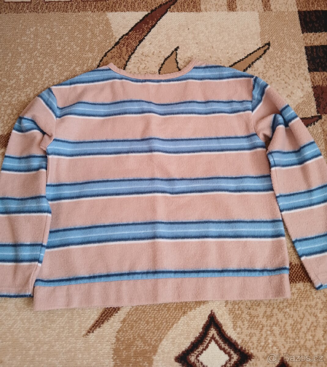 Světlá mikina s pruhy - 2