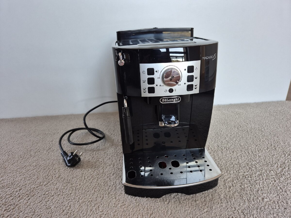 Automatický kávovar DeLonghi Magnifica S - 2