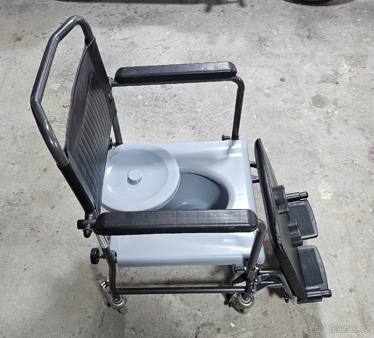 Toaletní židle - křeslo s kolečky - 2