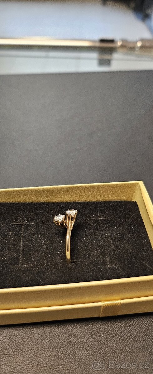 Prodám dámský zlatý prsten s kamínky - 2