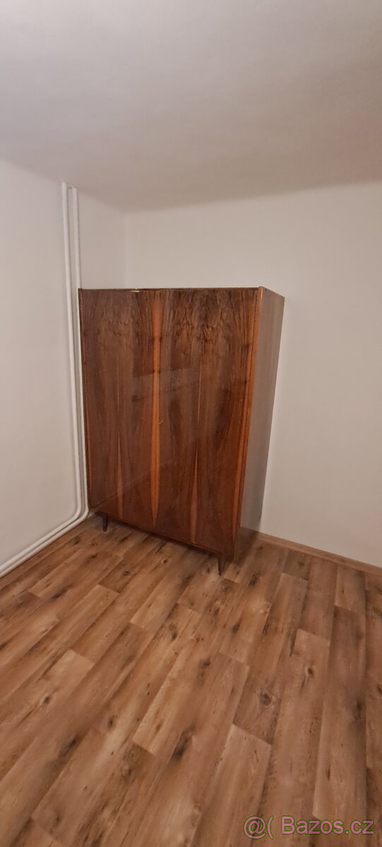 Obyvaci sestava+ konferencni stolek - 2