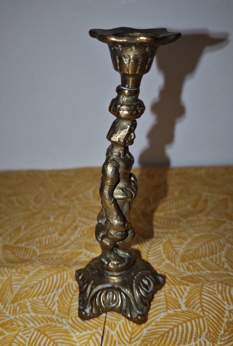 Svícen - mosazný - starožitný - 2