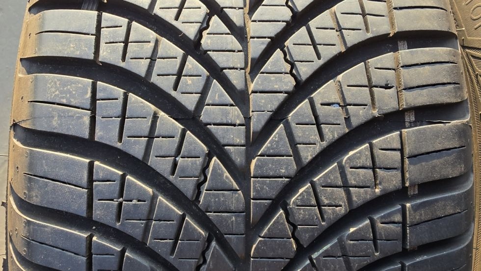 Celoroční pneu 205/55/17 Good Year - 2