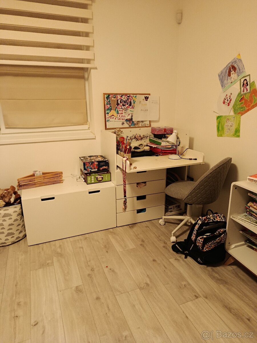 Skříně a stůl - 2