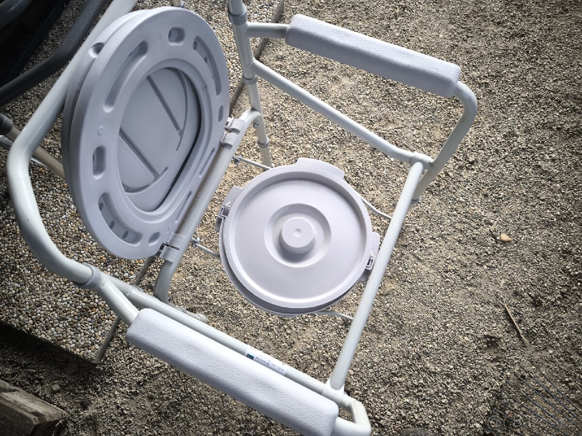 Prodám chodítko a přenosné WC - 2